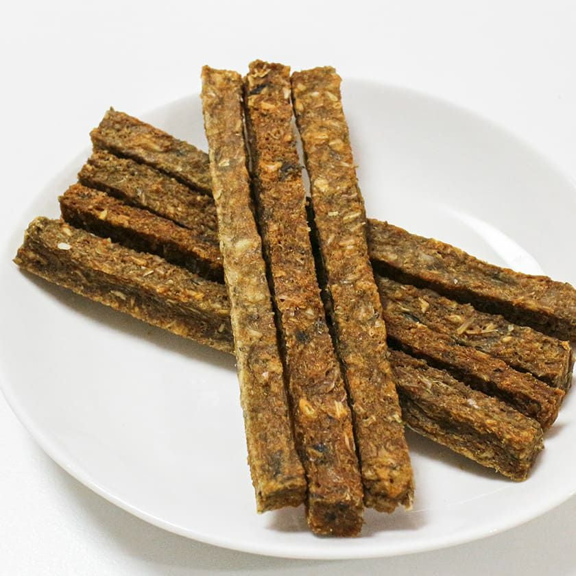 【無添加 国産】兵庫産 タイスティック 150g お皿に乗った写真